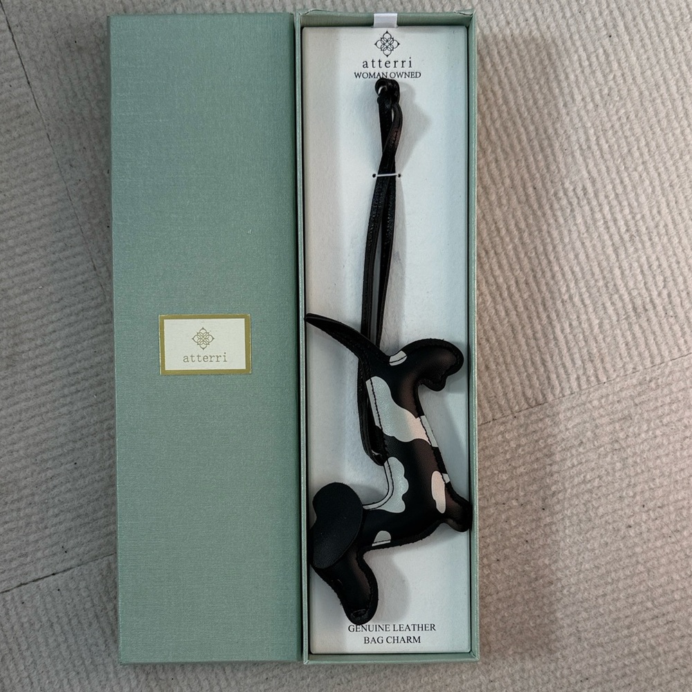 Leather Dachshund Key & Card Holder - Black and Cream - Picture 2 of 2